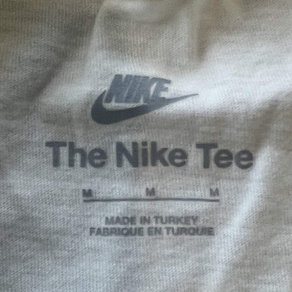 Nike The Nike Tee White Dolphin Ocean Graphic T-Shirt for Men Size Medium - Picture 4 of 4